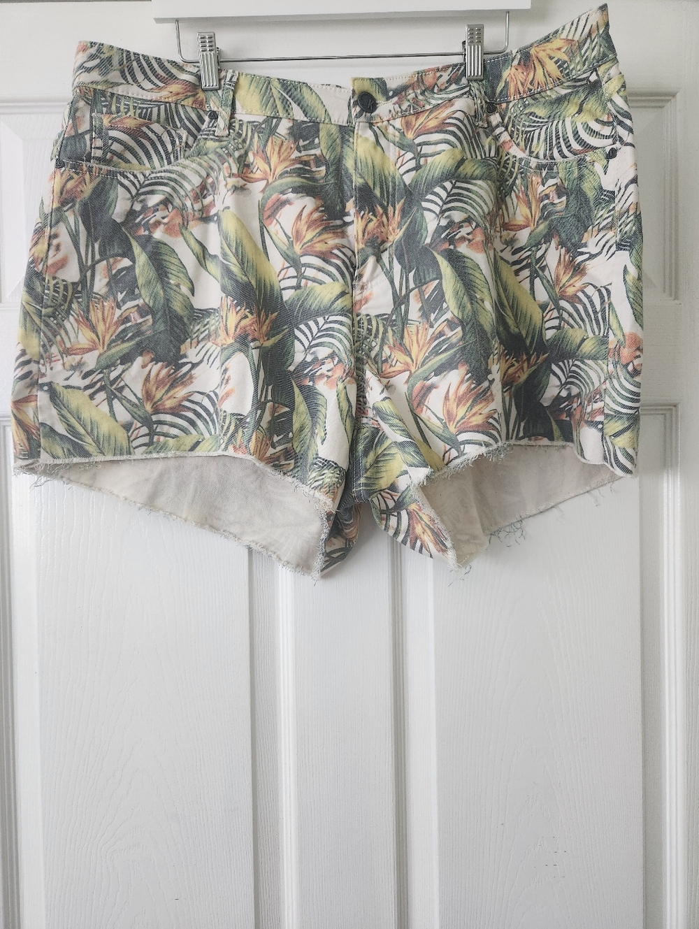 Kut from the Kloth Tropical Leaf Print Denim Cutoff Shorts - Women's 18